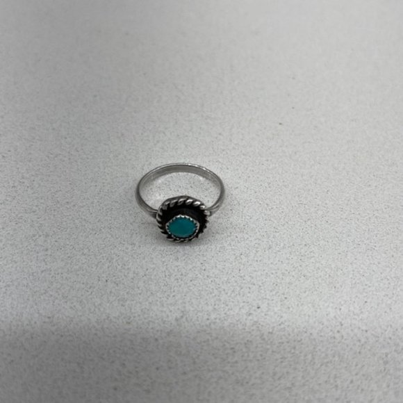 Vintage Sterling Silver Turquoise Ring-Size 4 - Picture 4 of 6